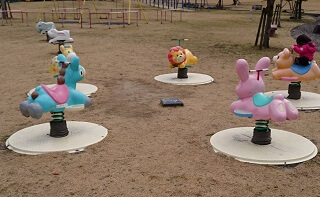 鏡ヶ池公園のスプリング遊具